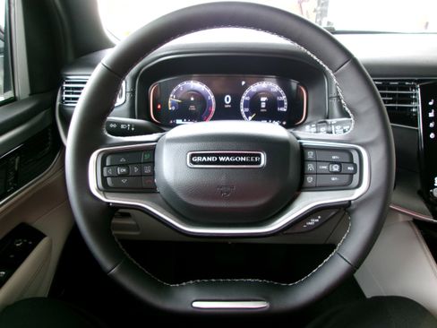 New 2026 Jeep Grand Wagoneer Limited AWD/4WD image 9