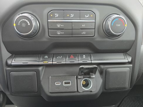 Used 2022 Chevrolet Silverado 1500 Custom image 26