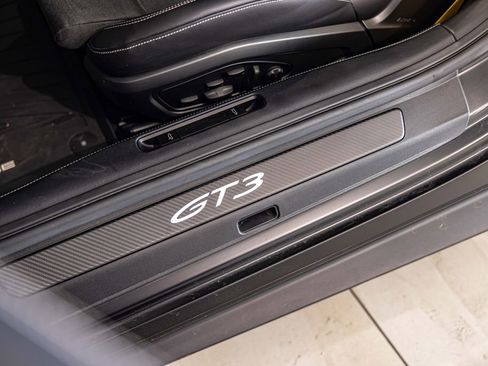 Used 2026 Porsche 911 GT3 w/ Weissach Package RWD image 19