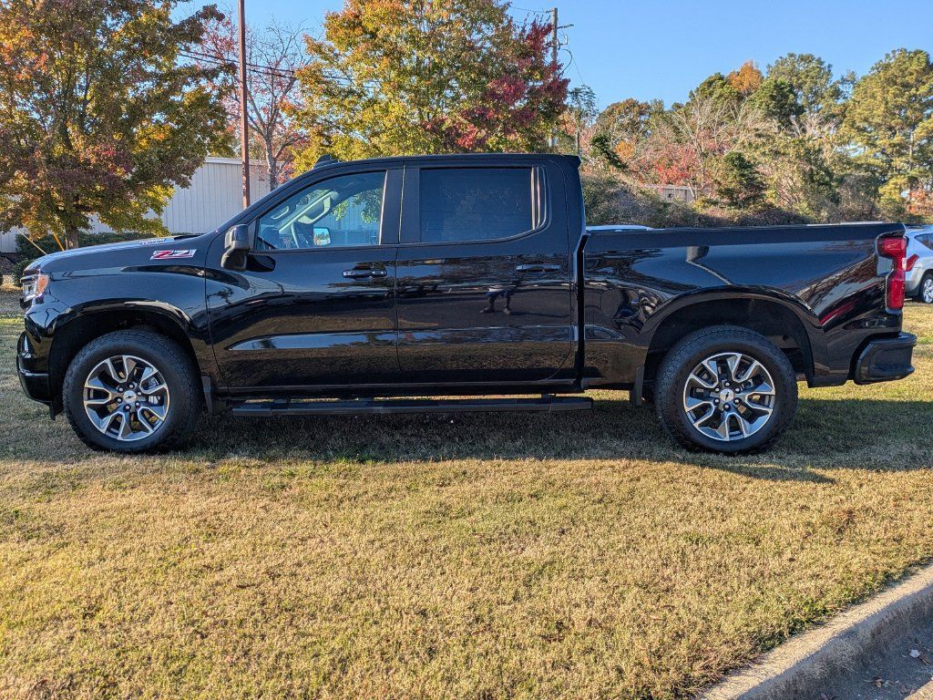 Used 2025 Chevrolet Silverado 1500 RST w/ Z71 Off-Road Package AWD/4WD image 7
