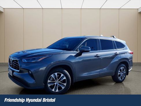 Used 2022 Toyota Highlander XLE image 1