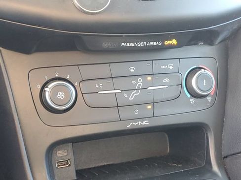Used 2016 Ford Focus SE FWD image 22