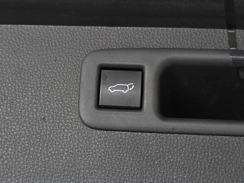 Used 2020 Toyota Highlander XLE AWD/4WD image 31