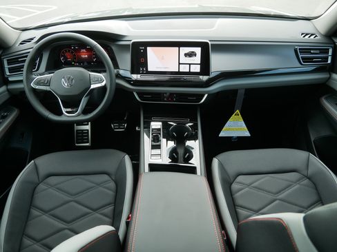 New 2026 Volkswagen Atlas Peak Edition image 9