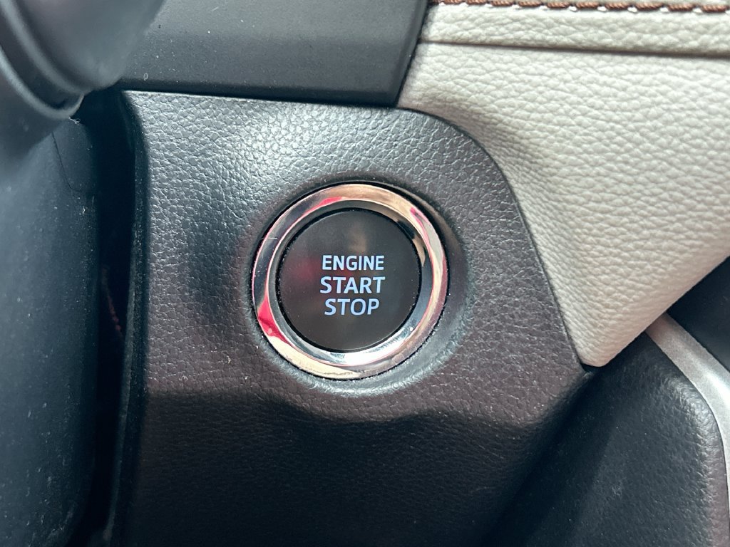 Used 2021 Toyota RAV4 XLE w/ Convenience Package FWD image 19