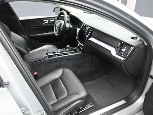 Certified 2024 Volvo S60 B5 Core image 27