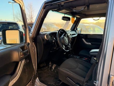 Used 2018 Jeep Wrangler Unlimited Sahara AWD/4WD image 12