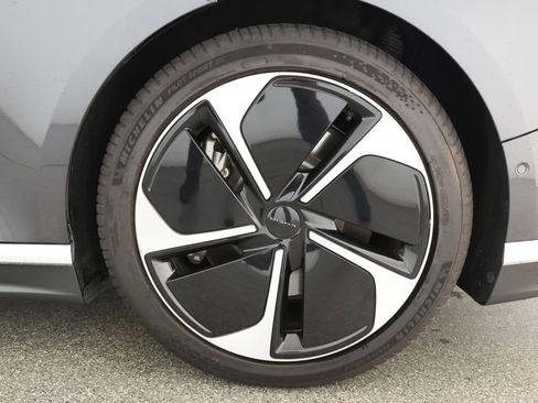 Used 2023 Lucid Air Touring image 7