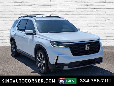 Used 2024 Honda Pilot Touring image 3