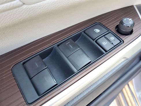 Used 2022 Toyota Sienna XLE image 19