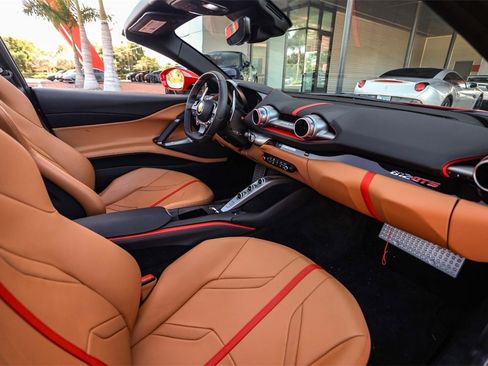 Used 2022 Ferrari 812 GTS image 41