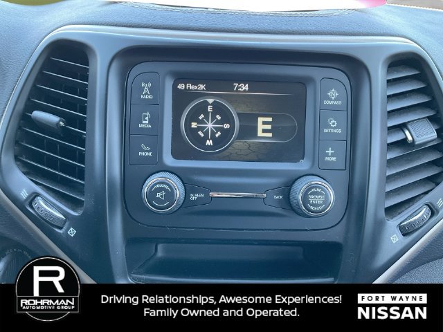 Used 2017 Jeep Cherokee Sport AWD/4WD image 14