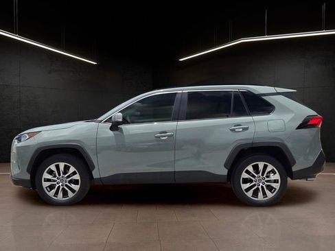 Used 2020 Toyota RAV4 XLE Premium FWD image 4