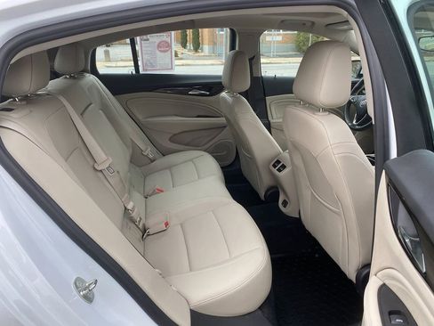 Used 2019 Buick Regal Essence w/ Driver Confidence Package I image 27