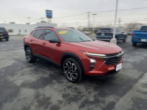 Used 2024 Chevrolet Trax RS w/ Sunroof Package image 2