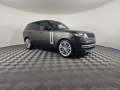 Used 2023 Land Rover Range Rover First Edition image 6