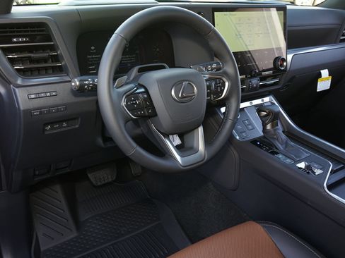 Used 2026 Lexus GX 550 w/ Accessory Package (2T) AWD/4WD image 8