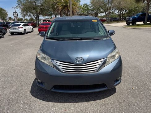 Used 2014 Toyota Sienna Limited w/ Limited Premium Package image 11