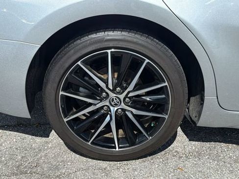 Used 2024 Toyota Camry SE image 11