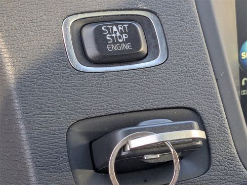 Used 2017 Volvo S60 T6 R-Design Platinum image 32