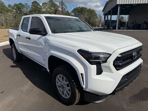 Used 2025 Toyota Tacoma SR image 12