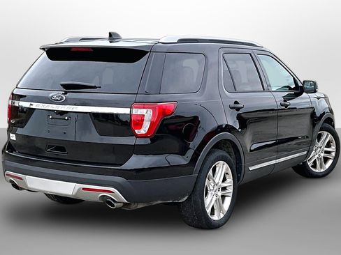 Used 2016 Ford Explorer XLT w/ Equipment Group 202A FWD image 11