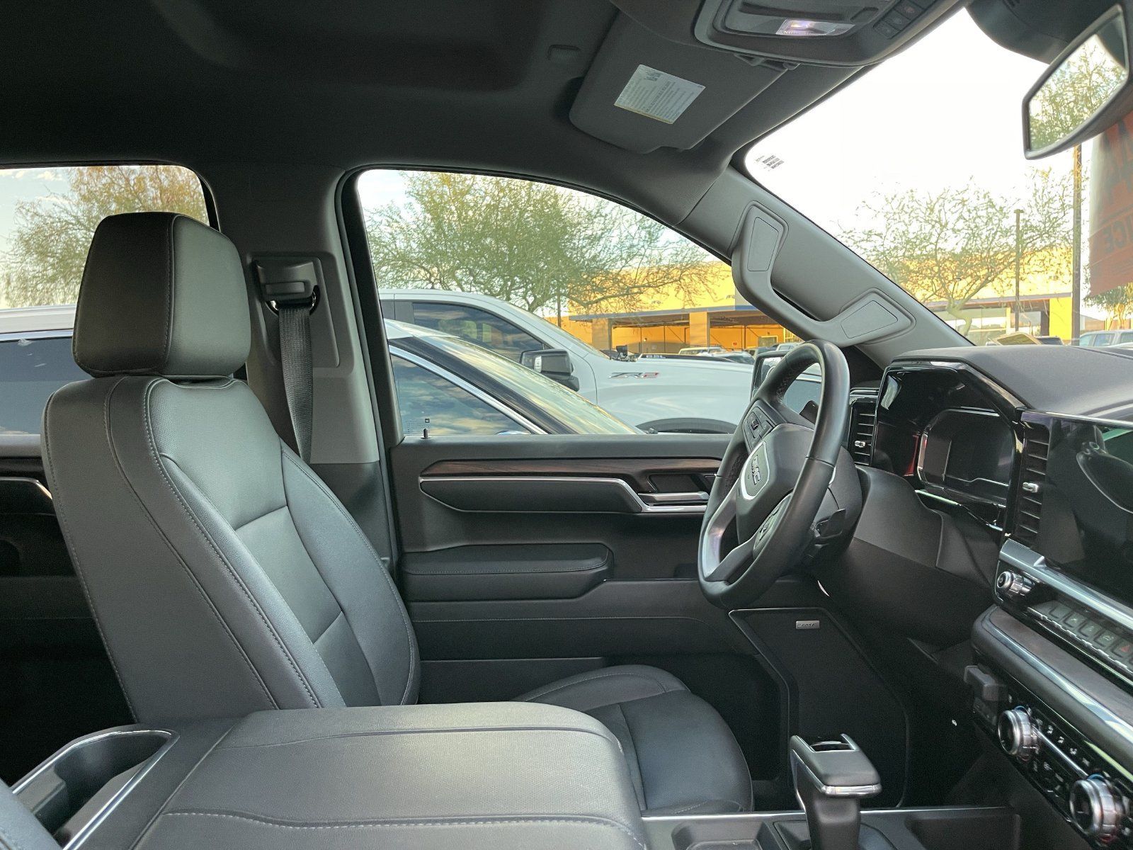 Used 2025 GMC Sierra 1500 SLT w/ SLT Premium Package AWD/4WD image 6