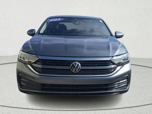 Used 2023 Volkswagen Jetta SE FWD image 2