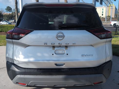 Used 2023 Nissan Rogue SV image 9