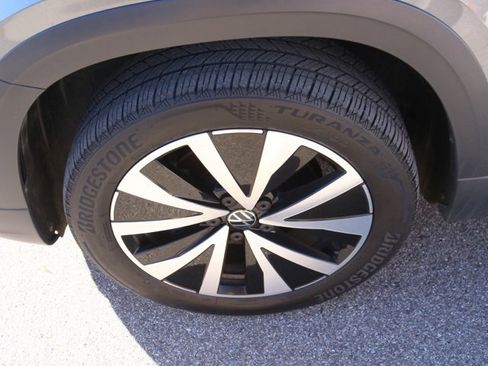 Used 2022 Volkswagen Taos SE image 13