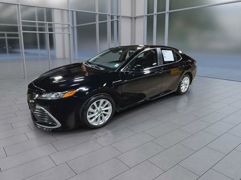 Used 2023 Toyota Camry LE FWD image 4