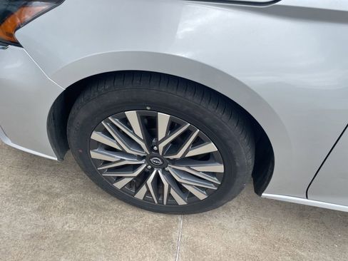 Used 2024 Nissan Altima 2.5 SV FWD image 24