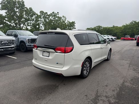 Used 2020 Chrysler Pacifica Limited w/ Advanced Safetytec Group FWD image 3