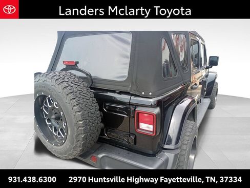 Used 2018 Jeep Wrangler Unlimited Sahara AWD/4WD image 5