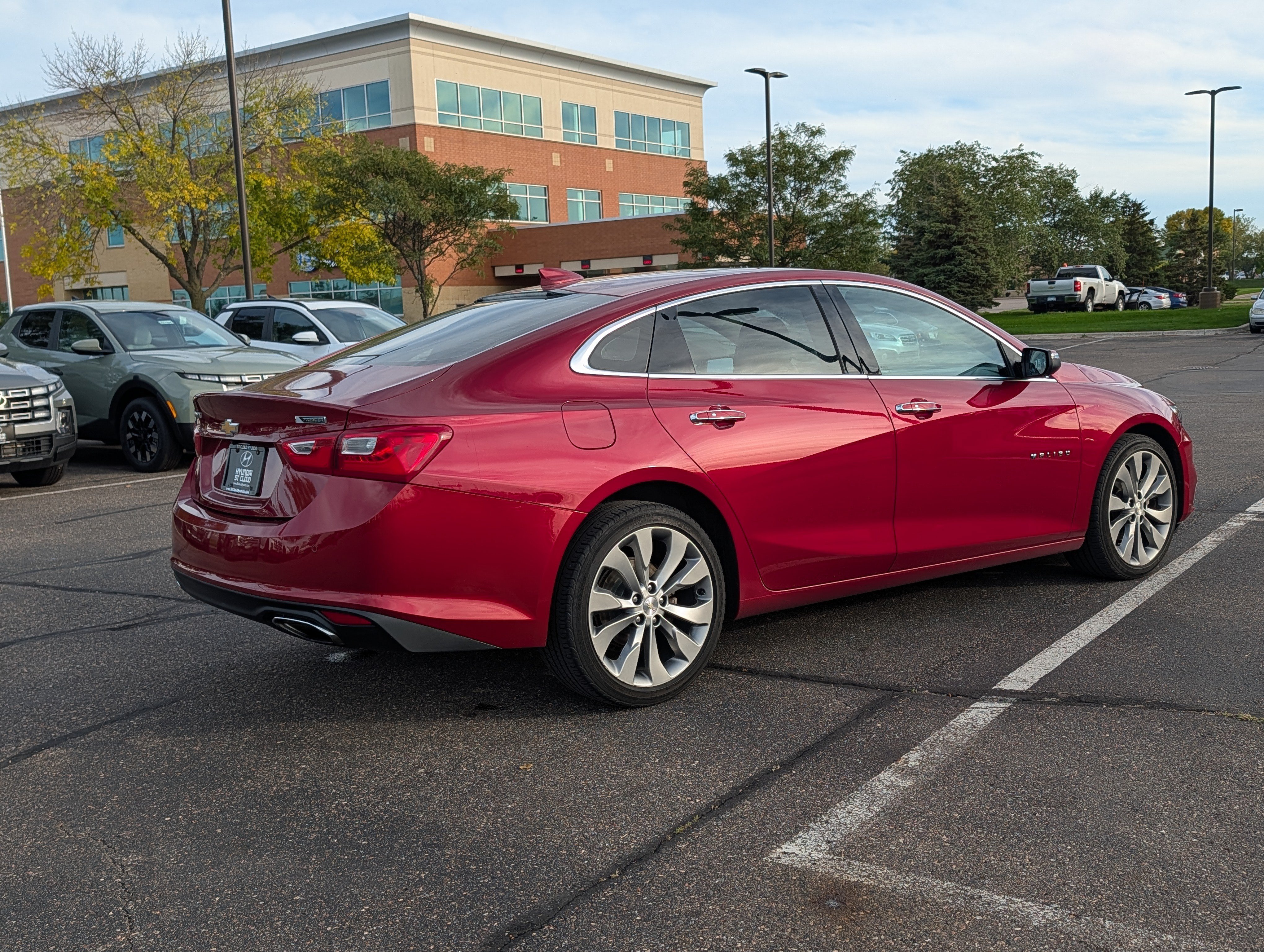 Used 2018 Chevrolet Malibu Premier w/ Premier Sun and Wheel Package FWD image 5