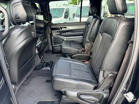 Used 2025 Jeep Wagoneer L Series II AWD/4WD image 21