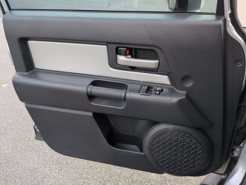 Used 2007 Toyota FJ Cruiser 4WD image 19