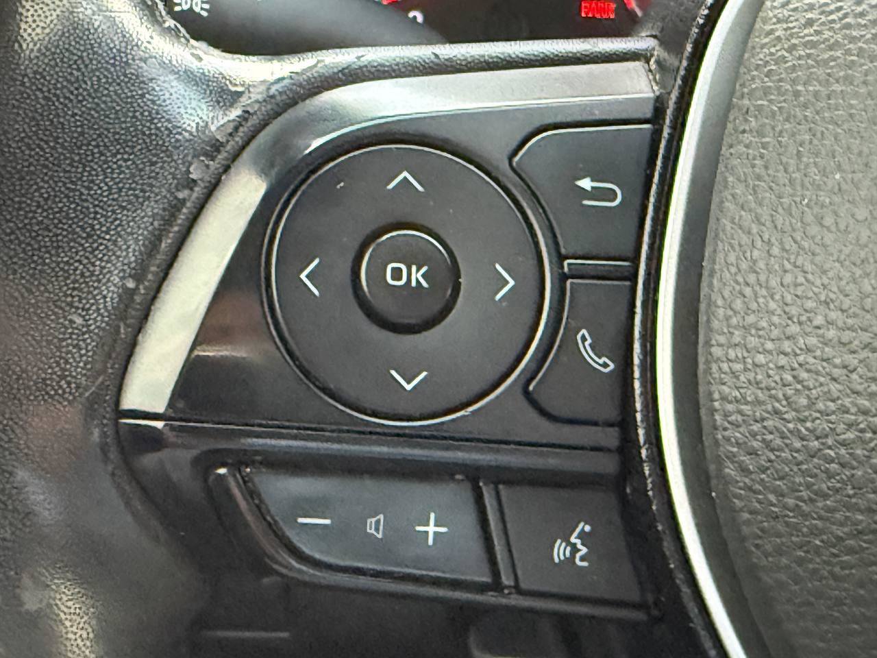 Used 2021 Toyota Corolla SE FWD image 40