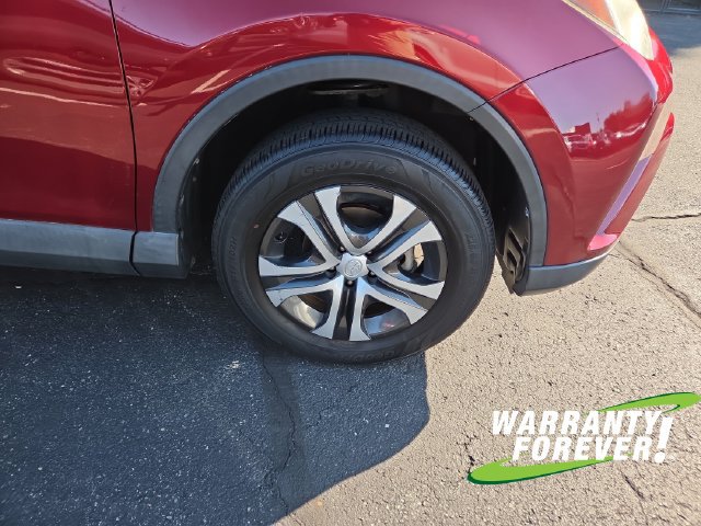 Used 2018 Toyota RAV4 LE w/ Carpet Mat Package FWD image 19