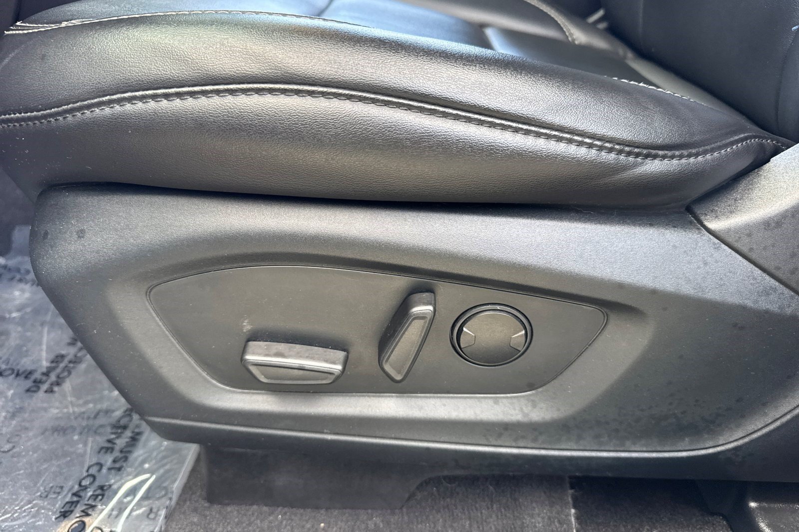 Used 2021 Ford Explorer XLT w/ Equipment Group 202A AWD/4WD image 15