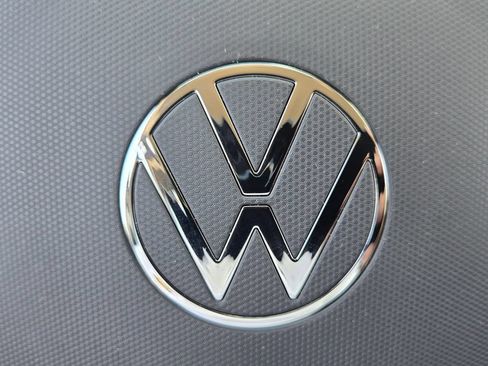 Certified 2023 Volkswagen Taos SE w/ Black Wheel Package FWD image 28