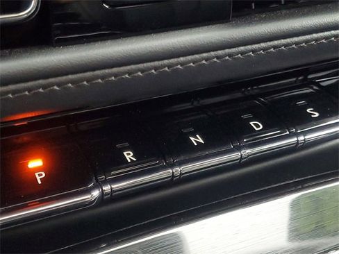 Certified 2023 Lincoln Nautilus Reserve image 28