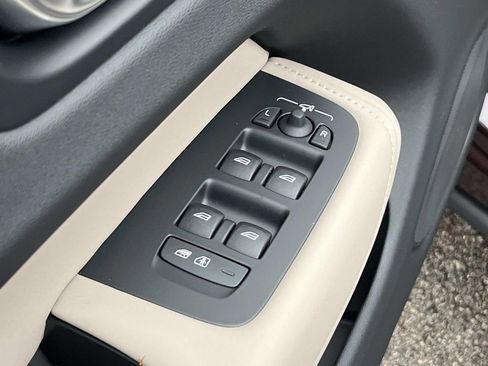 New 2026 Volvo XC60 B5 Plus w/ Climate Package image 20