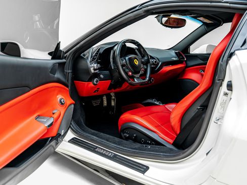 Used 2017 Ferrari 488 Spider RWD image 3