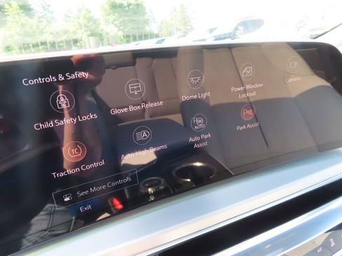 Used 2024 Cadillac Lyriq Luxury AWD/4WD image 22