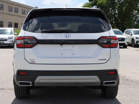 Used 2024 Honda Pilot Touring image 10