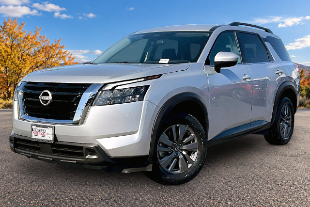 Certified 2024 Nissan Pathfinder SV FWD image 3
