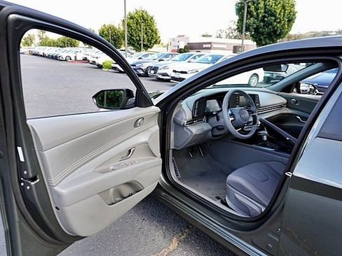 Certified 2026 Hyundai Elantra Sport FWD image 37