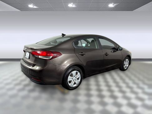 Used 2018 Kia Forte LX w/ LX Popular Package image 9