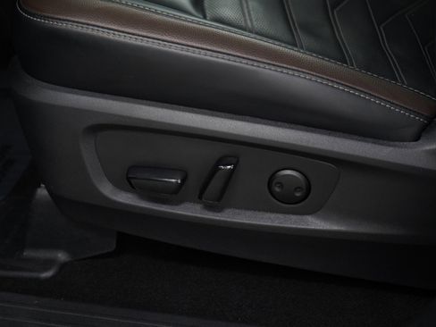 Used 2023 Nissan Pathfinder Platinum image 32